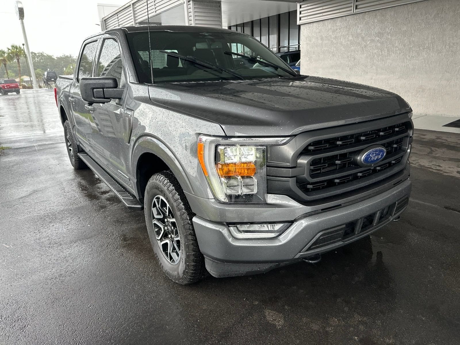 Used 2023 Gray Metallic Ford XLT image 3