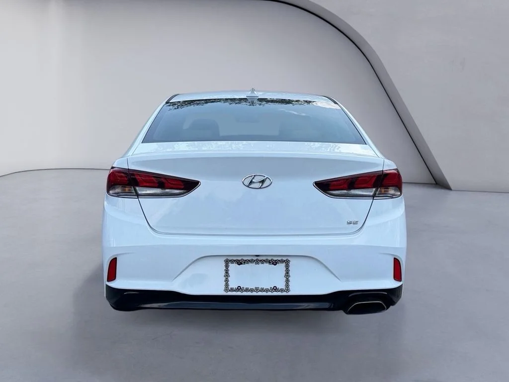 Used 2018 Quartz White Pearl Hyundai SE image 4