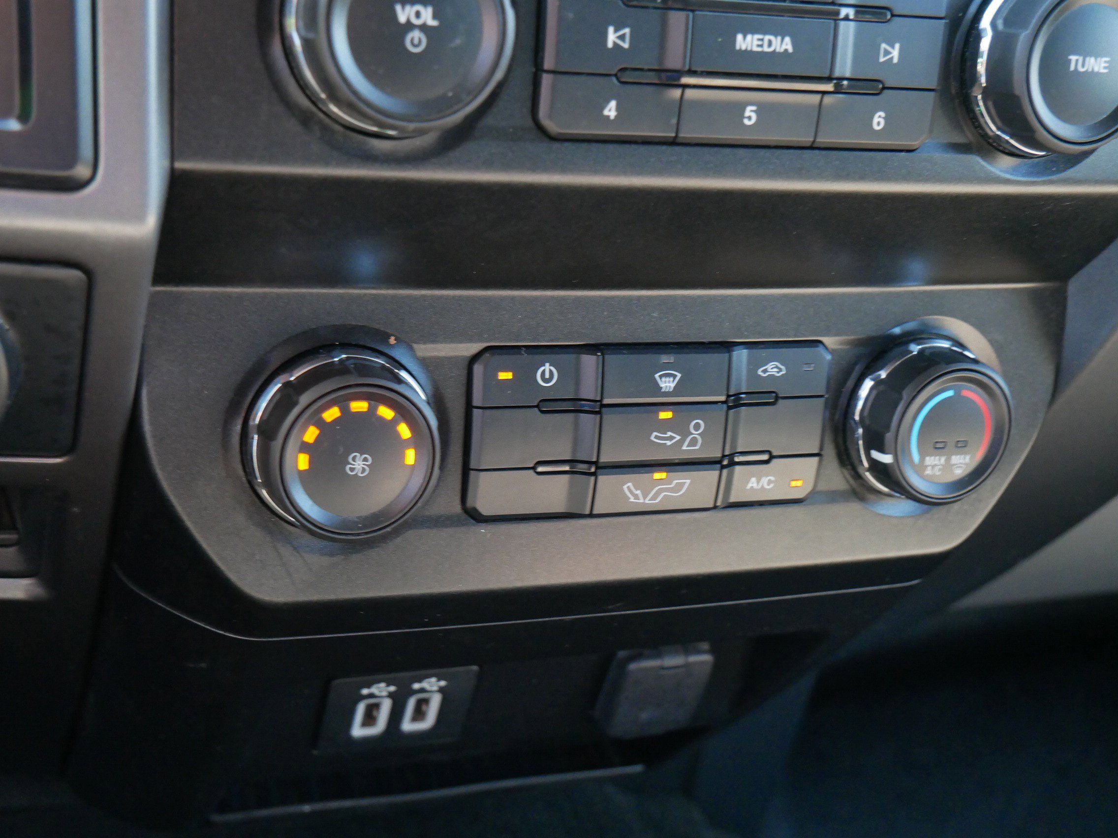Used 2019 White Ford XLTV8 image 20