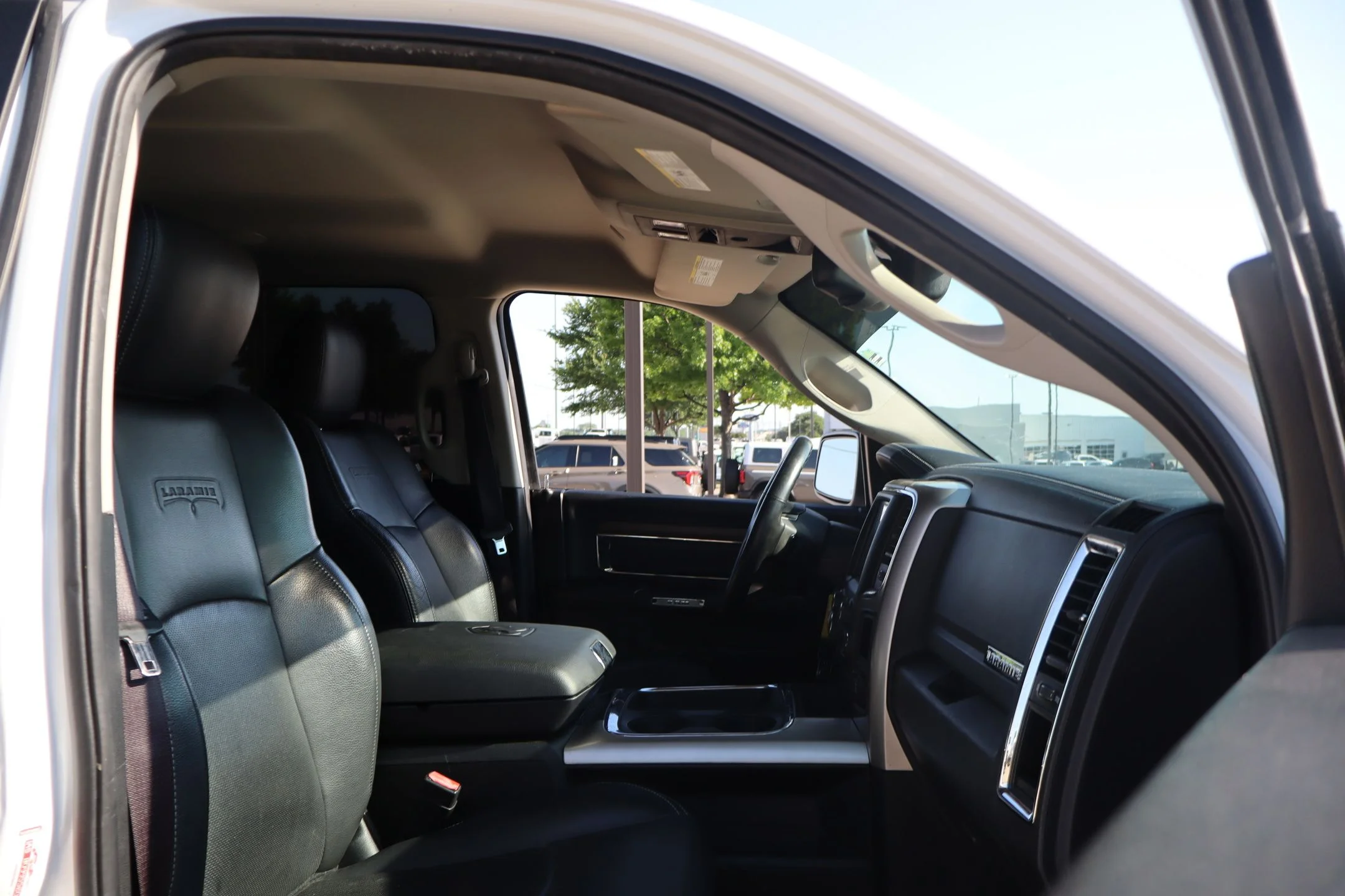Used 2017 White Ram Laramie image 31