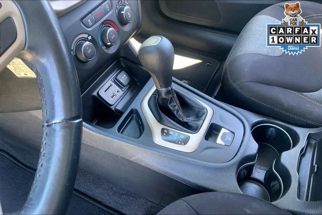 Used 2018 Billet Silver Metallic Jeep Latitude image 15