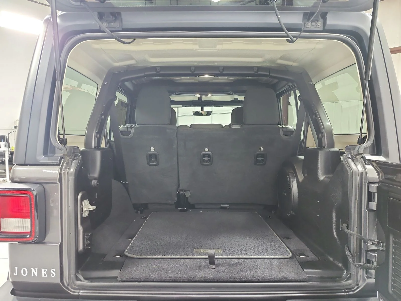 Used 2021 Gray Jeep Unlimited Sport image 44