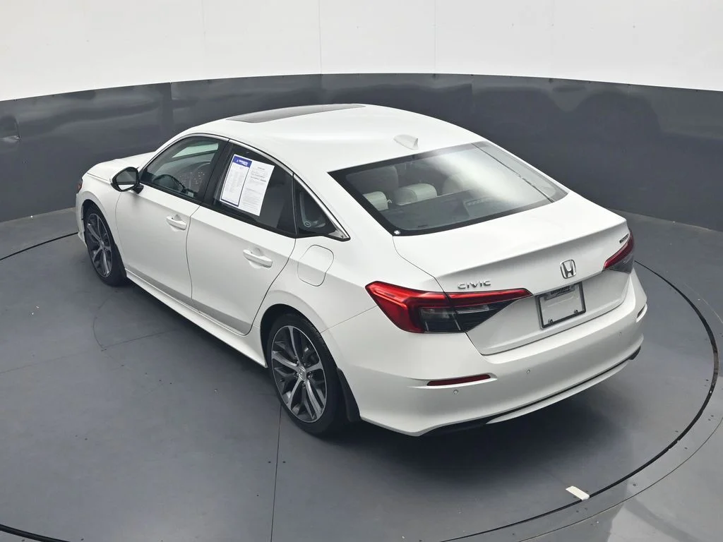 Used 2023 Platinum White Pearl Honda Touring image 25