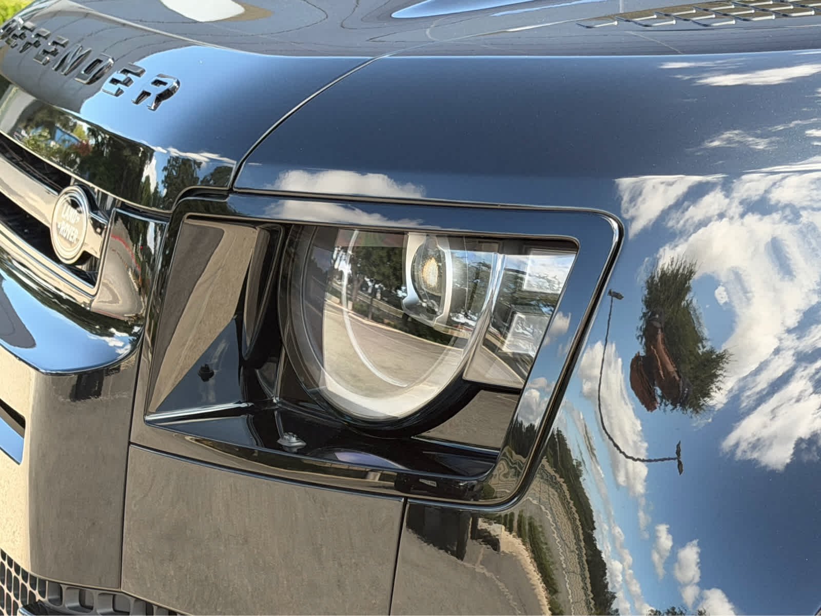 New 2026 Santorini Black Land Rover X-Dynamic SE image 9