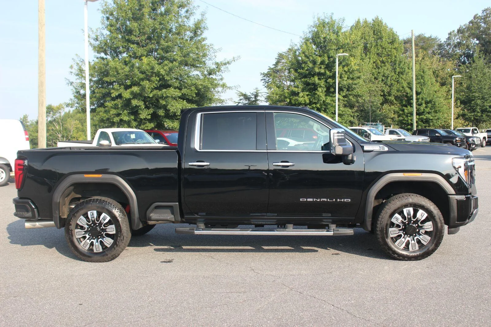 Used 2025 Onyx Black GMC Denali image 8