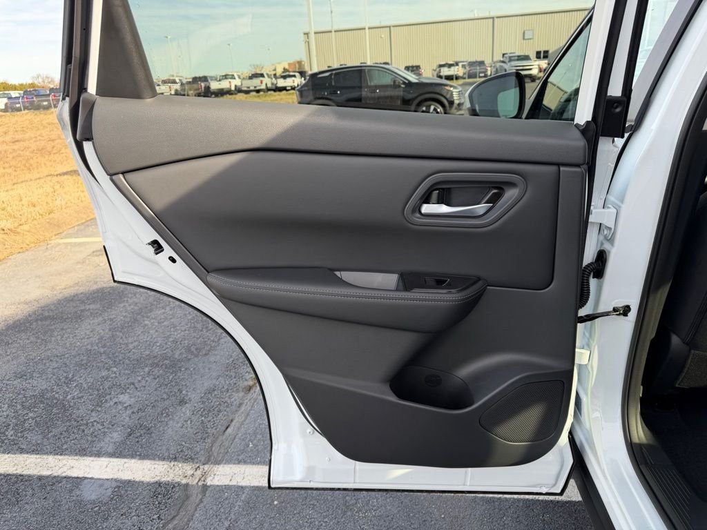 New 2026 Everest White Pearl TriCoat Nissan SV image 15