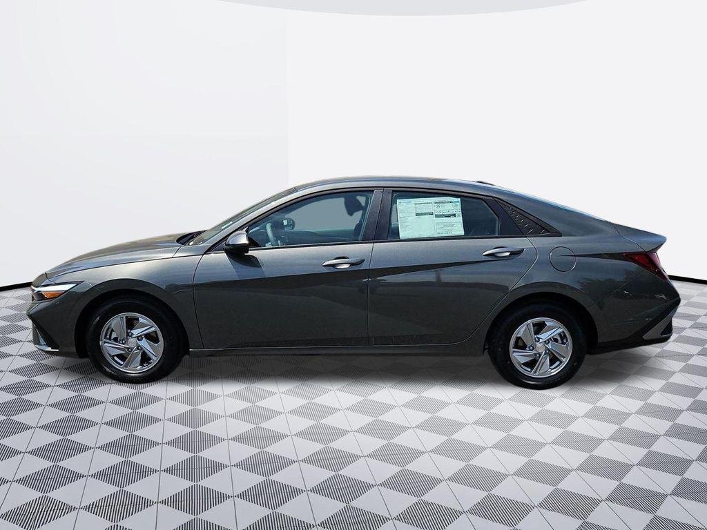 New 2026 Gray Hyundai SE image 3