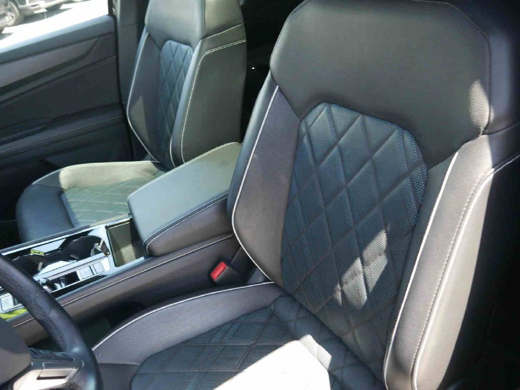 Used 2024 Black Volkswagen 2.0T SEL Premium R-Line image 21