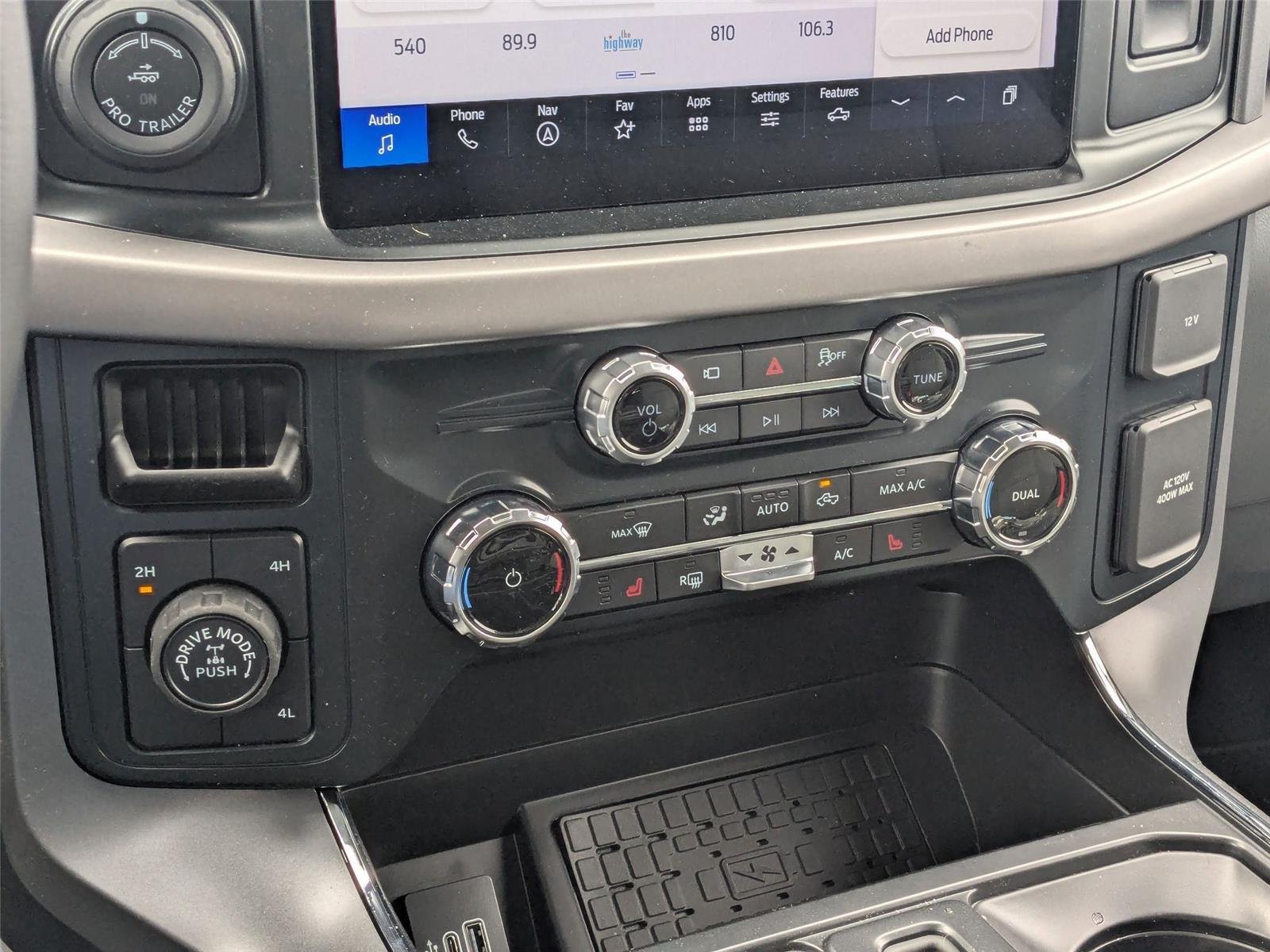 New 2025 Oxford White Ford XLT image 23