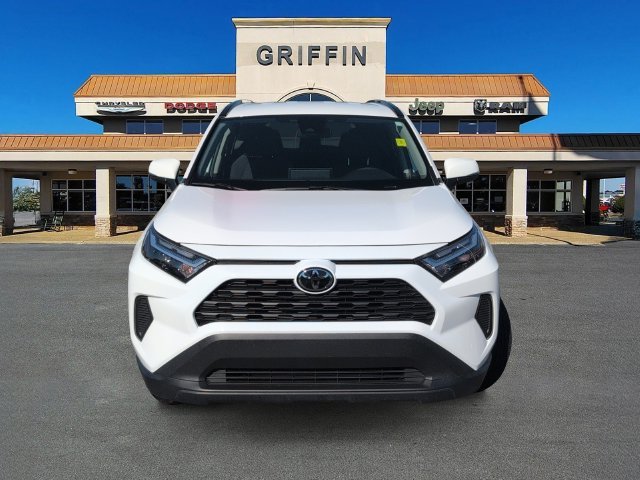 Used 2025 White Toyota XLE image 12