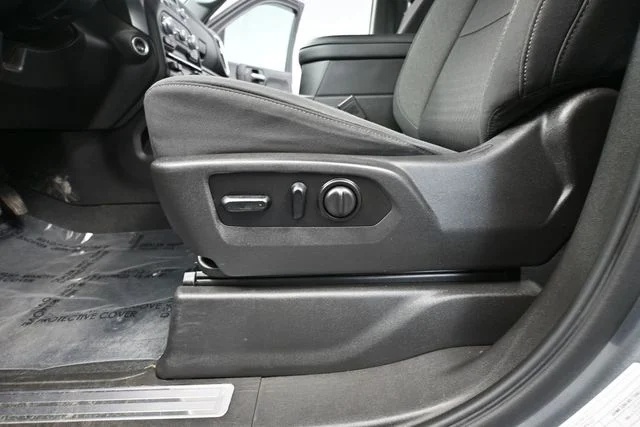 Used 2021 Silver GMC Elevation image 16