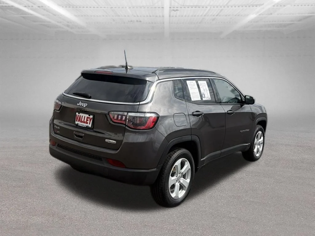 Certified Used 2021 Granite Crystal Clearcoat Metallic Jeep Latitude image 13