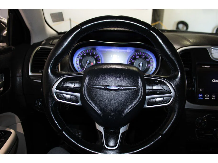 Used 2019 Granite Crystal Metallic Clearcoat Chrysler Touring image 23