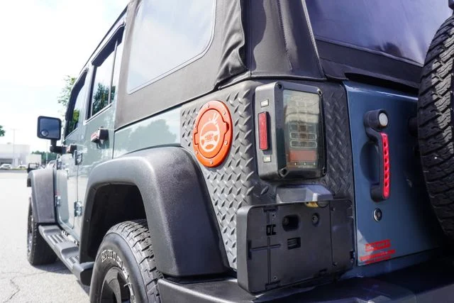 Used 2014 Gray Jeep Unlimited Sport image 9