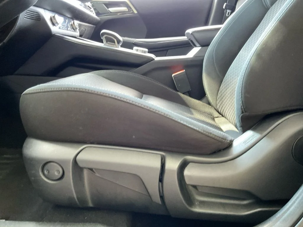 Used 2022 Black Mitsubishi ES image 32