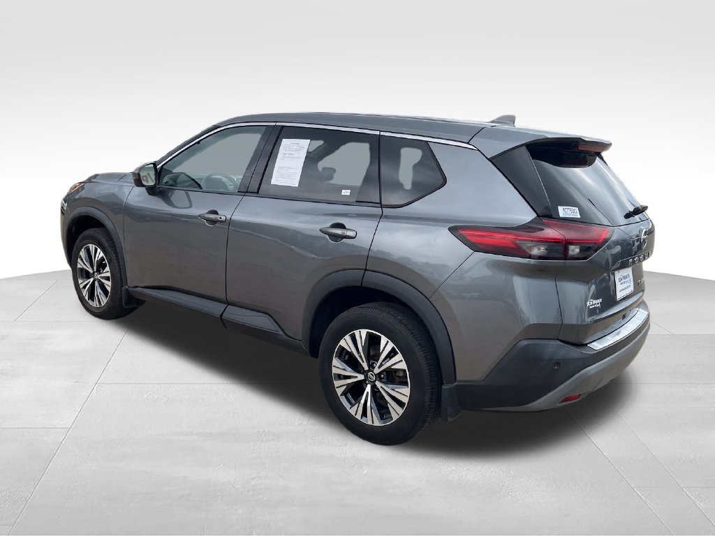 Used 2021 Gray Nissan SV image 3