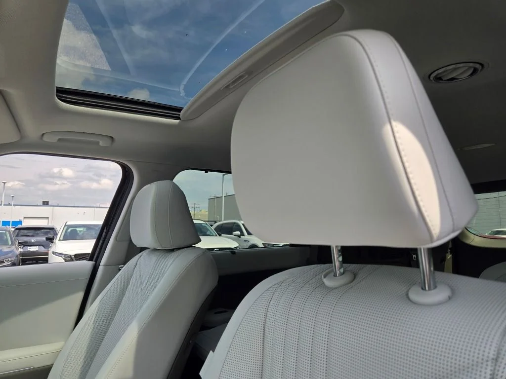New 2026 Abyss Black Hyundai SEL Premium image 25