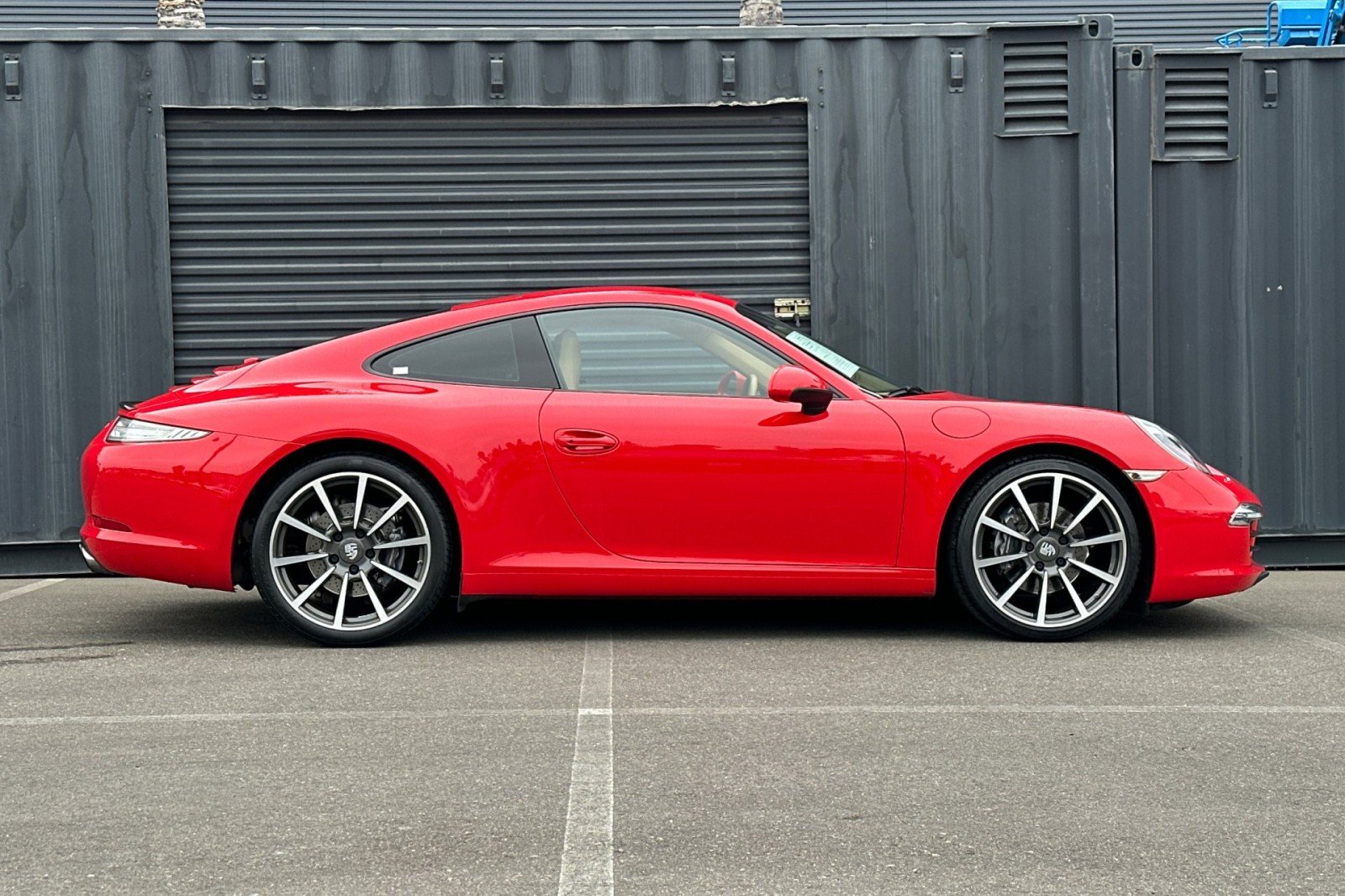 Used 2014 Guards Red Porsche Carrera image 9
