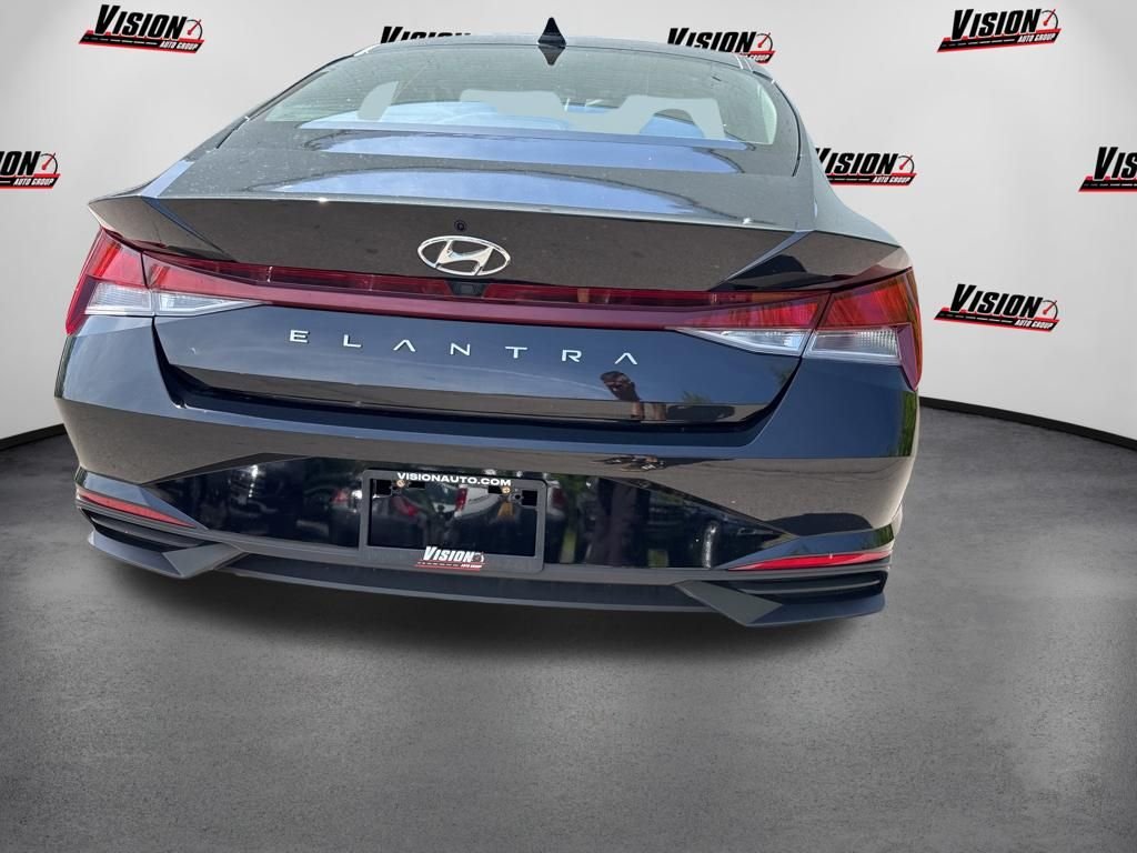 Used 2023 Black Hyundai SEL image 6
