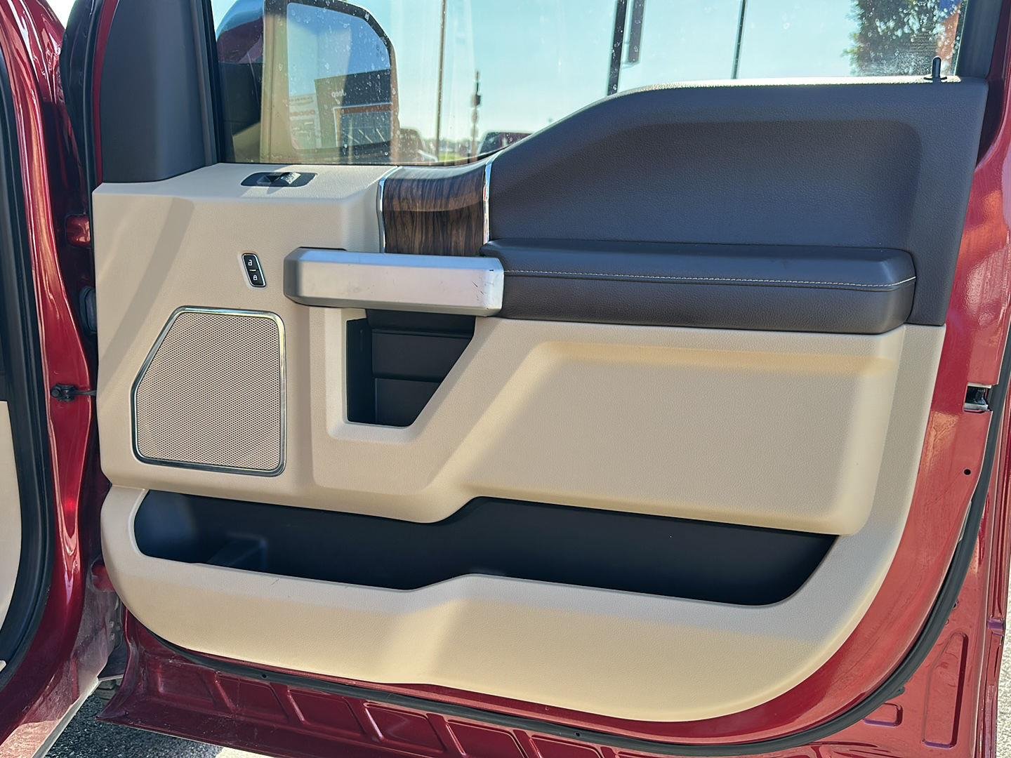 Used 2019 Ruby Red Metallic Tinted Clearcoat Ford LARIAT image 34