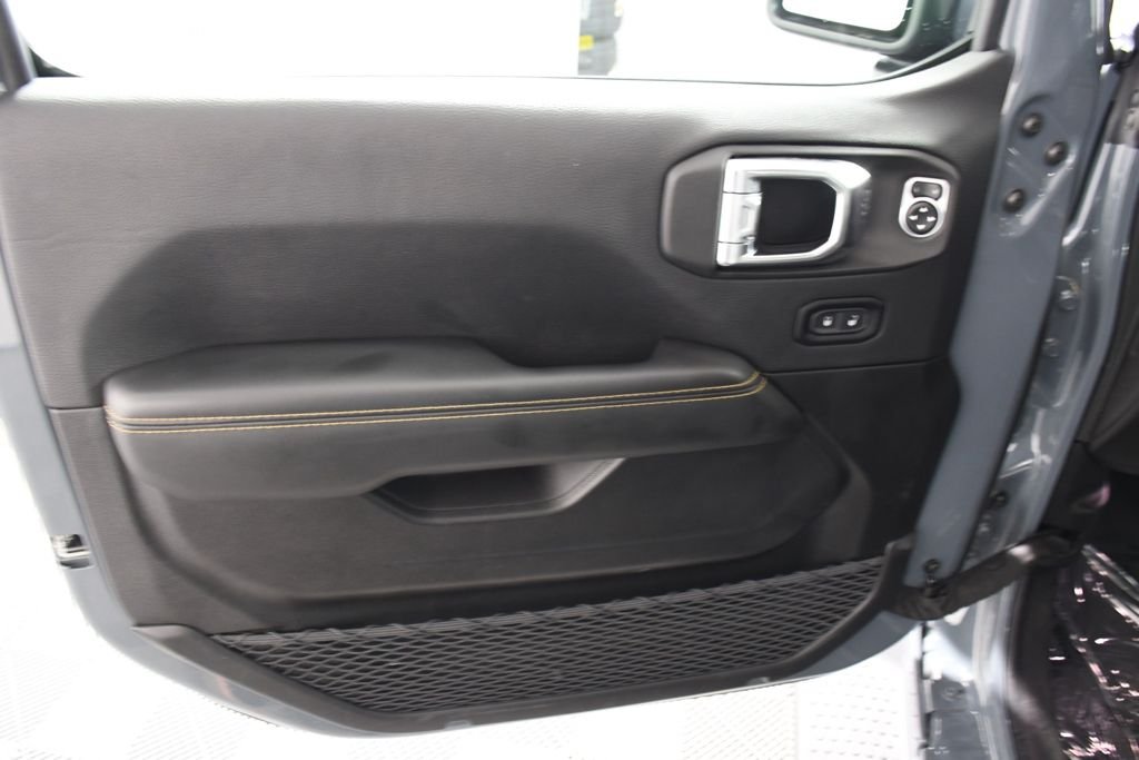 Used 2025 Anvil Clearcoat Jeep Sahara 4xe image 14