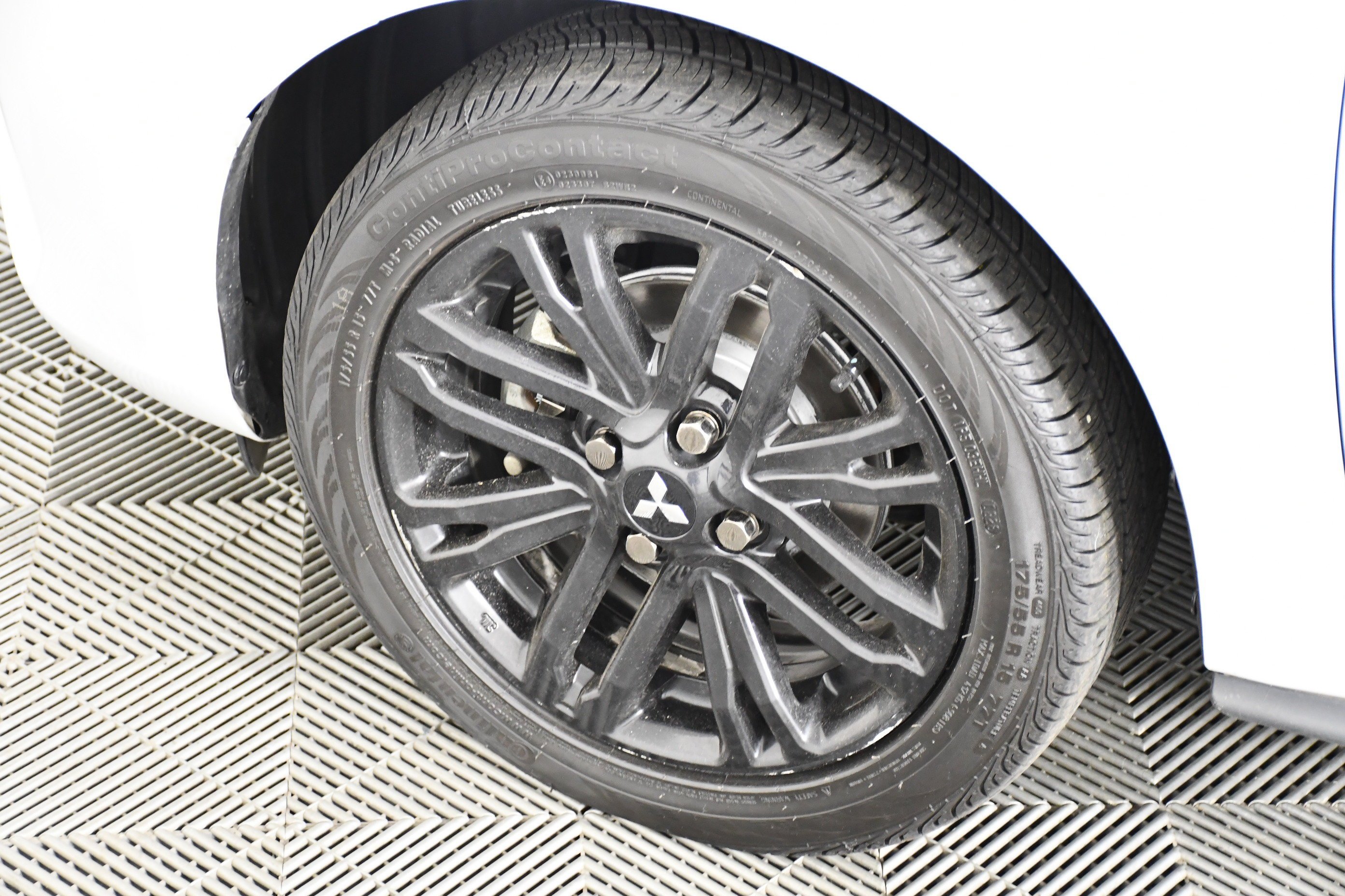 Used 2022 White Mitsubishi Black Edition image 49