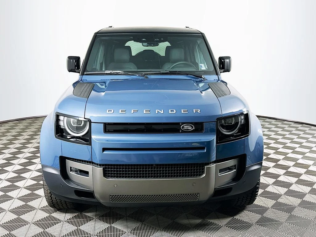 New 2026 Tasman Blue Metallic Land Rover S image 2