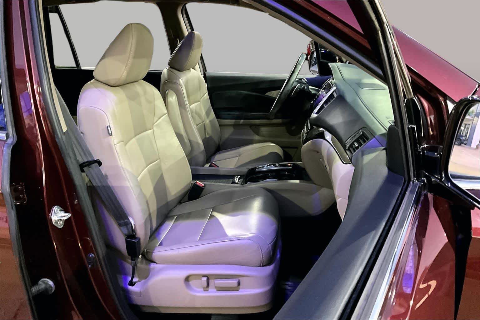 Used 2018 Deep Scarlet Pearl Honda Touring image 9