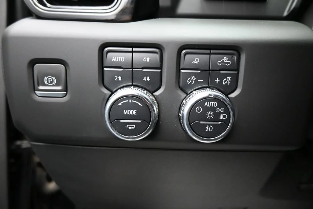 Used 2024  GMC AT4 image 12