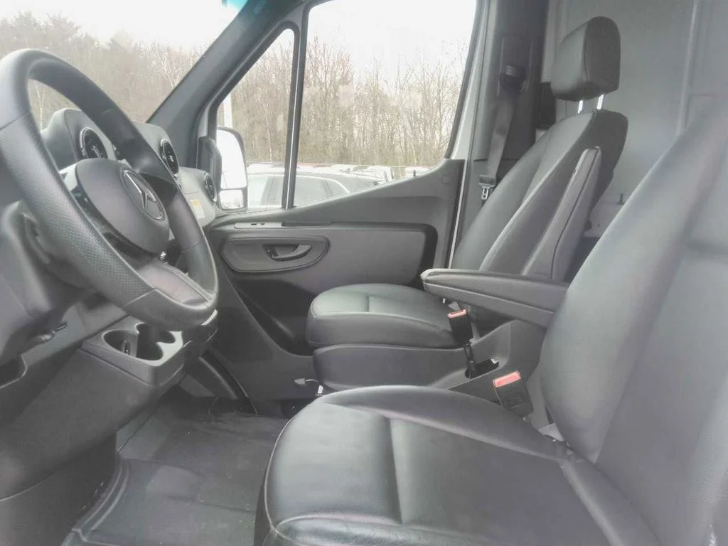 Used 2025 White Mercedes-Benz Cargo 144 WB image 23