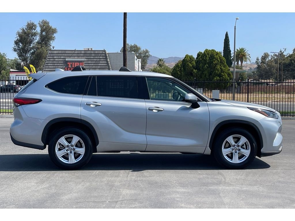 Used 2021 Celestial Silver Metallic Toyota L image 7