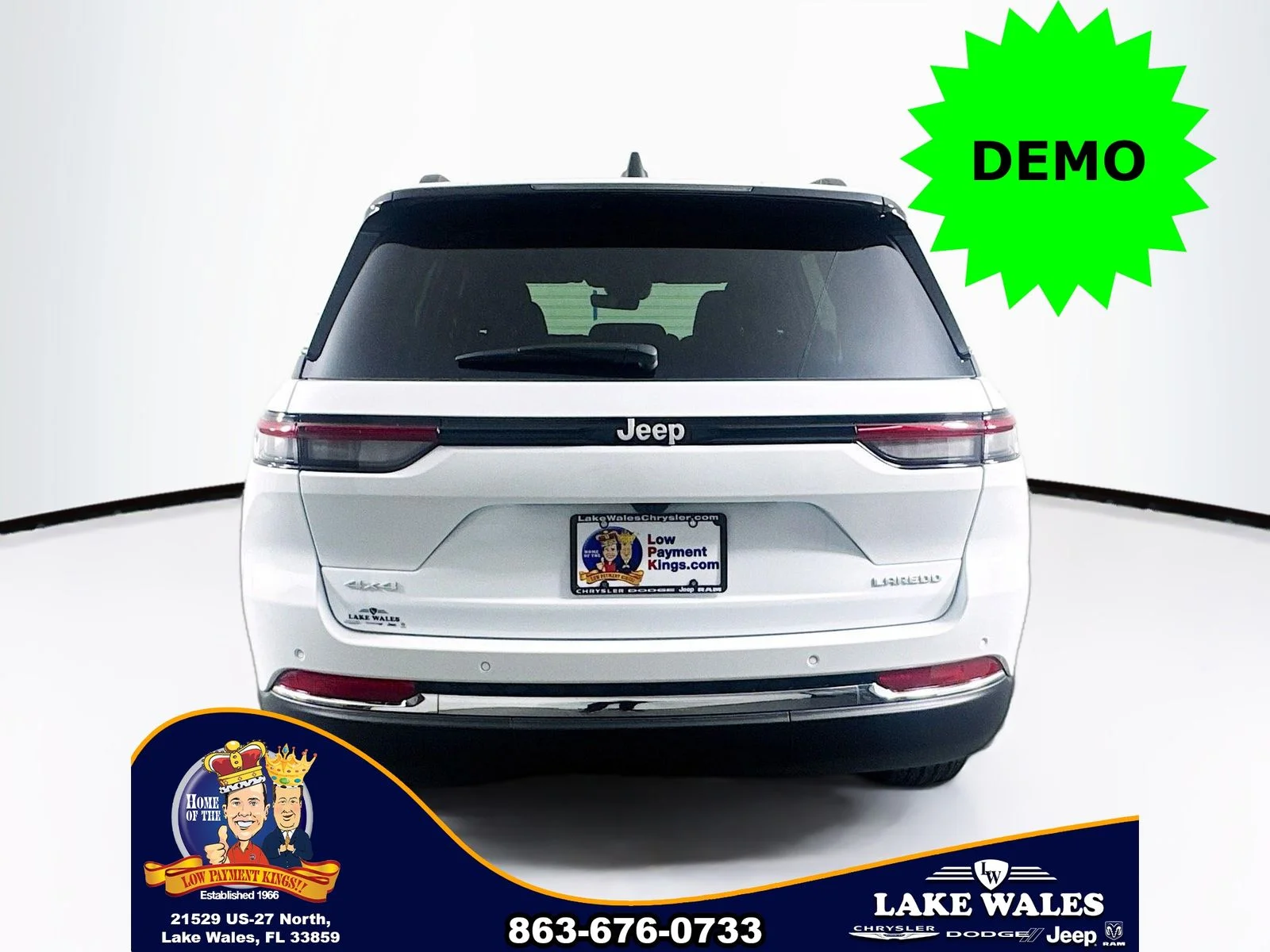 New 2026 Bright White Clear-Coat Exterior Paint Jeep Laredo X image 5