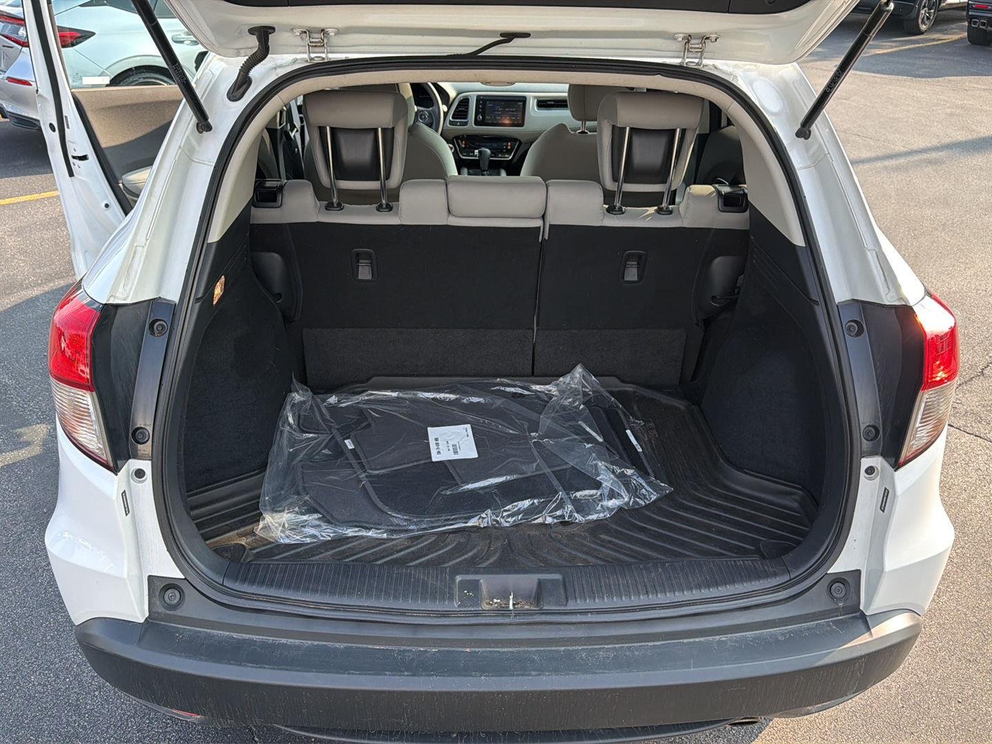 Used 2019 Platinum White Pearl Honda EX image 22