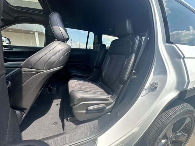 Used 2023 White Jeep Altitude image 24