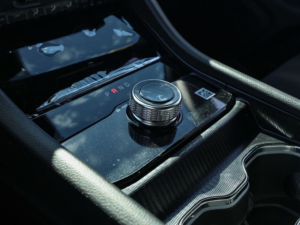 New 2026 Diamond Black Crystal Pearl-Coat Exterior Paint Jeep Laredo image 30