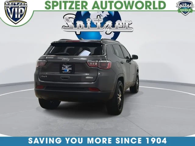 Used 2019 Gray Jeep Latitude image 9