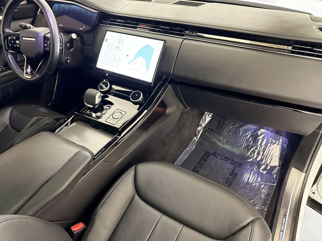 Certified Used 2023 White Land Rover SE Dynamic image 31