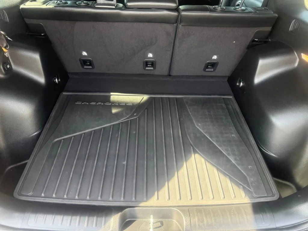 Used 2022 Gray Jeep Latitude Lux image 42