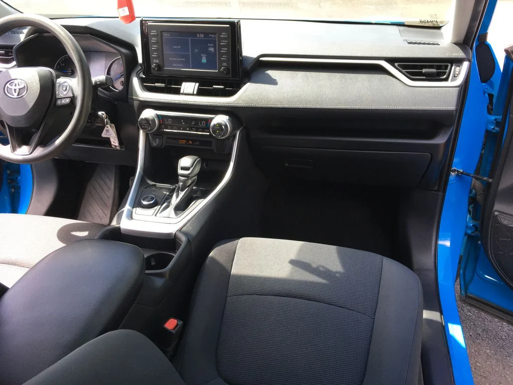 2019 Toyota RAV4 LE - Photo 30