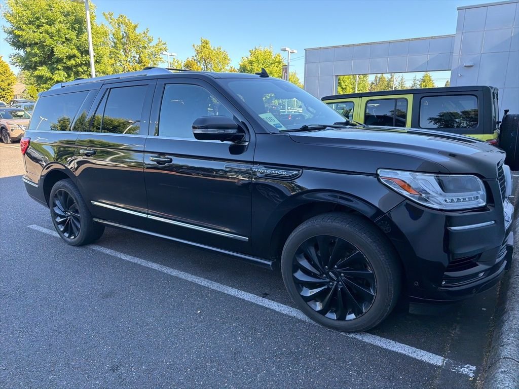 Used 2021 Black Lincoln Reserve image 1