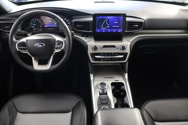Used 2023 Black Ford XLT image 2