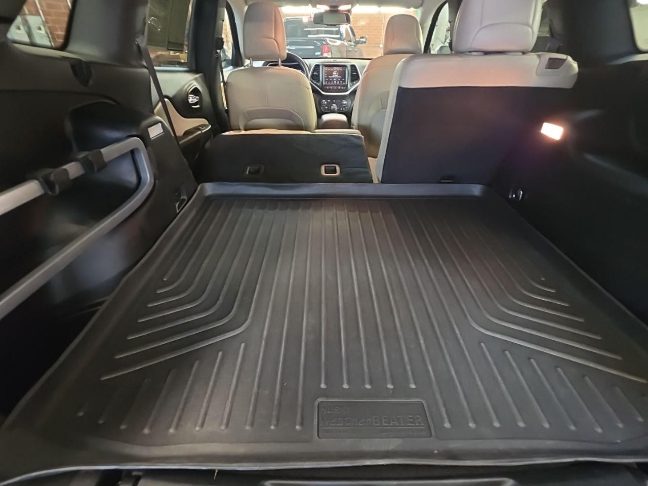 Used 2015 Silver Jeep Limited image 19