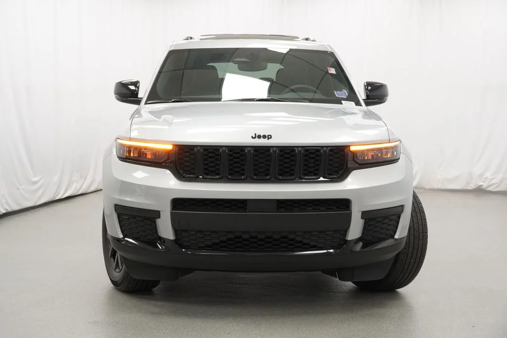 Used 2024 Silver Jeep Altitude X image 7