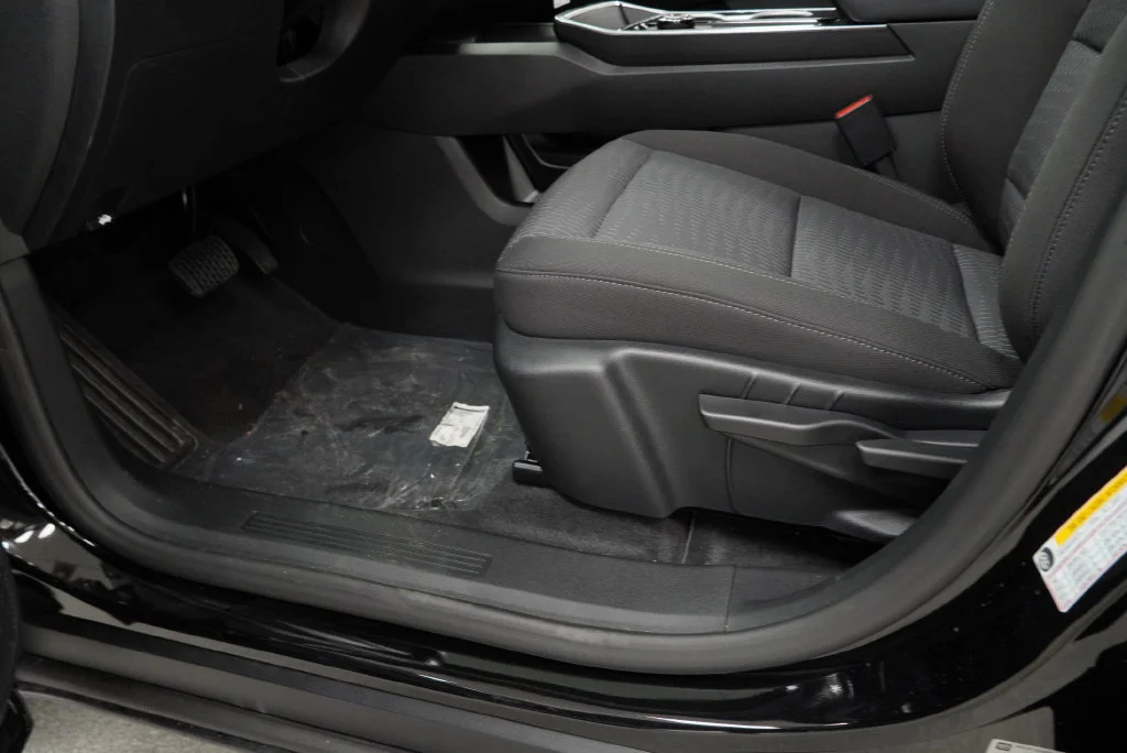 New 2027 Mosaic Black Metallic Chevrolet LT image 24
