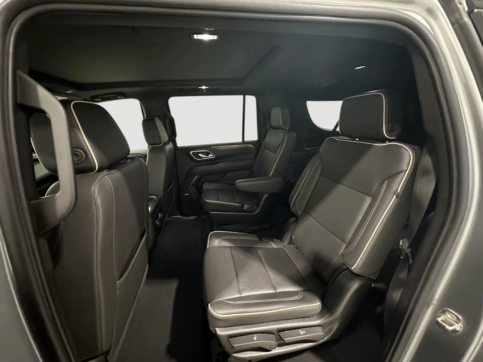 Used 2023 Sterling Gray Metallic Chevrolet Premier image 22