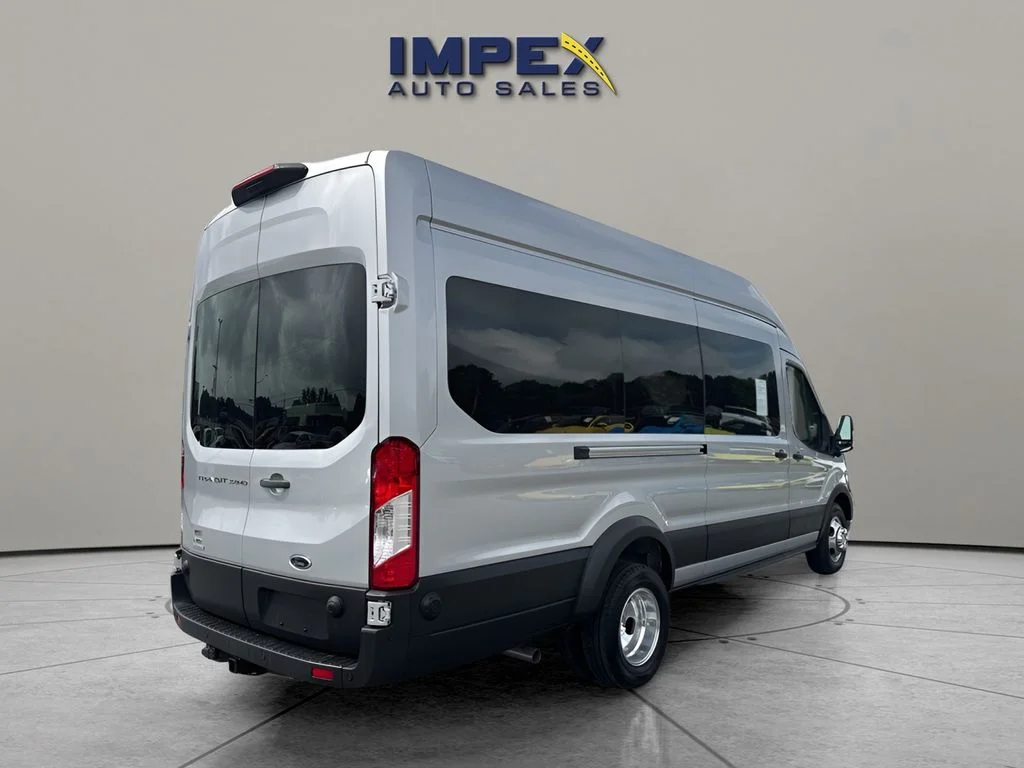 Used 2024 Silver Ford Base image 5