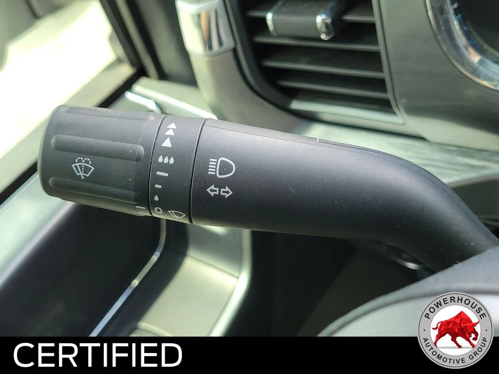 Used 2022 White Ford Lariat image 29