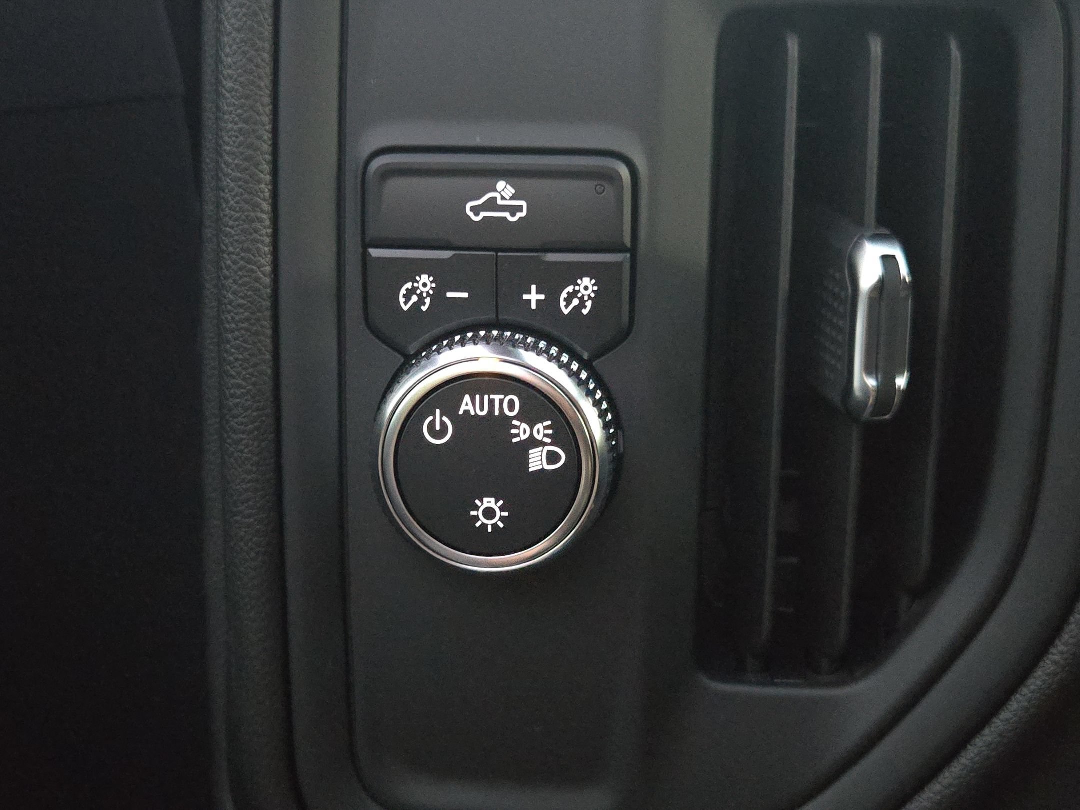 Used 2025 Summit White GMC Pro image 25