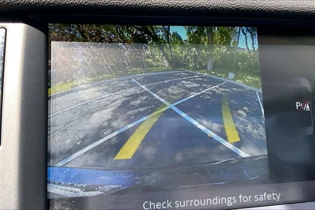 Used 2019 Loire Blue Metallic Land Rover HSE image 23