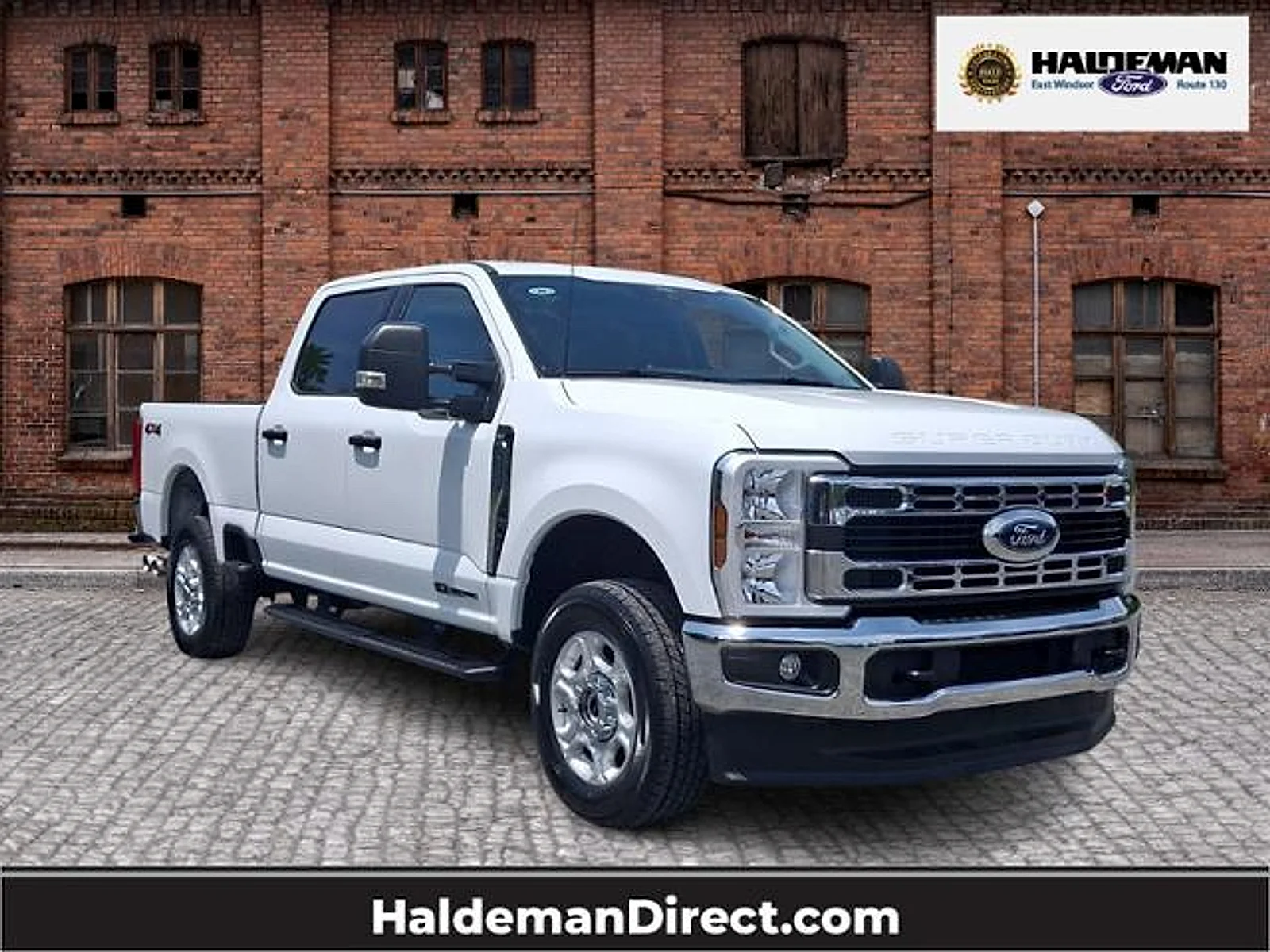 Used 2025 Oxford White Ford XLT image 1